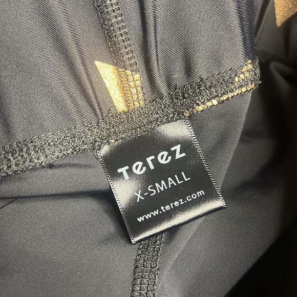 TEREZ Star Foil Printed Tall Band Performance Leggings XS - Picture 10 of 10